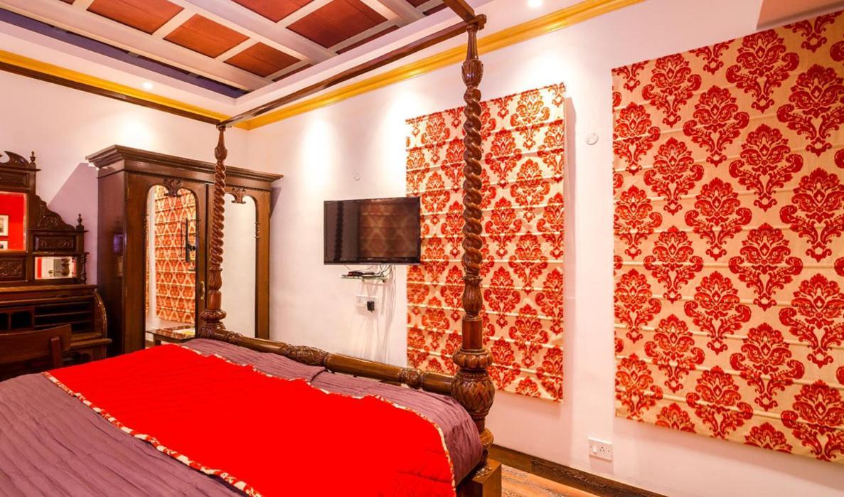 The Corner Courtyard Hotel Kolkata Exterior photo
