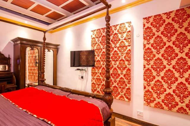 The Corner Courtyard Hotel Kolkata Exterior photo