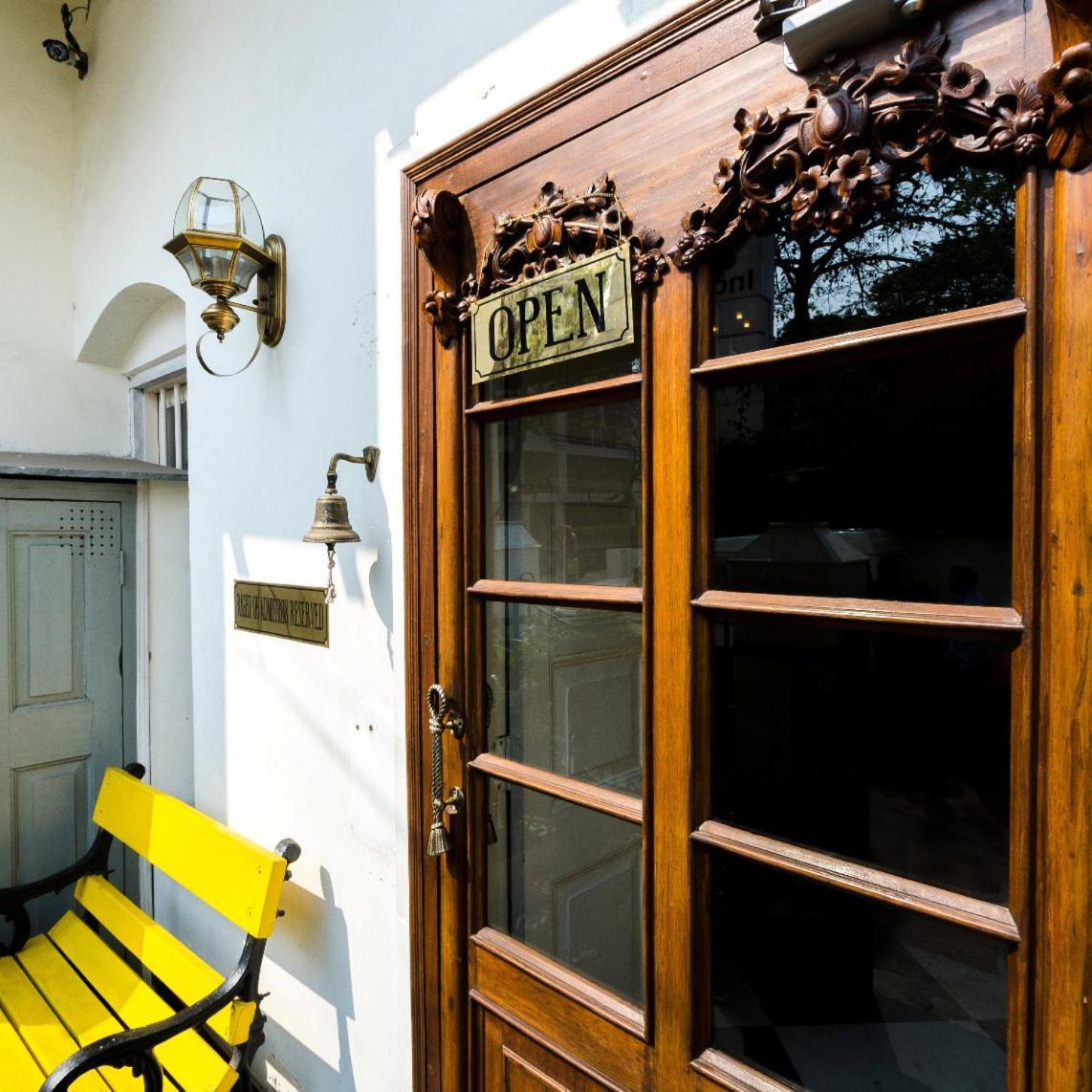 The Corner Courtyard Hotel Kolkata Exterior photo
