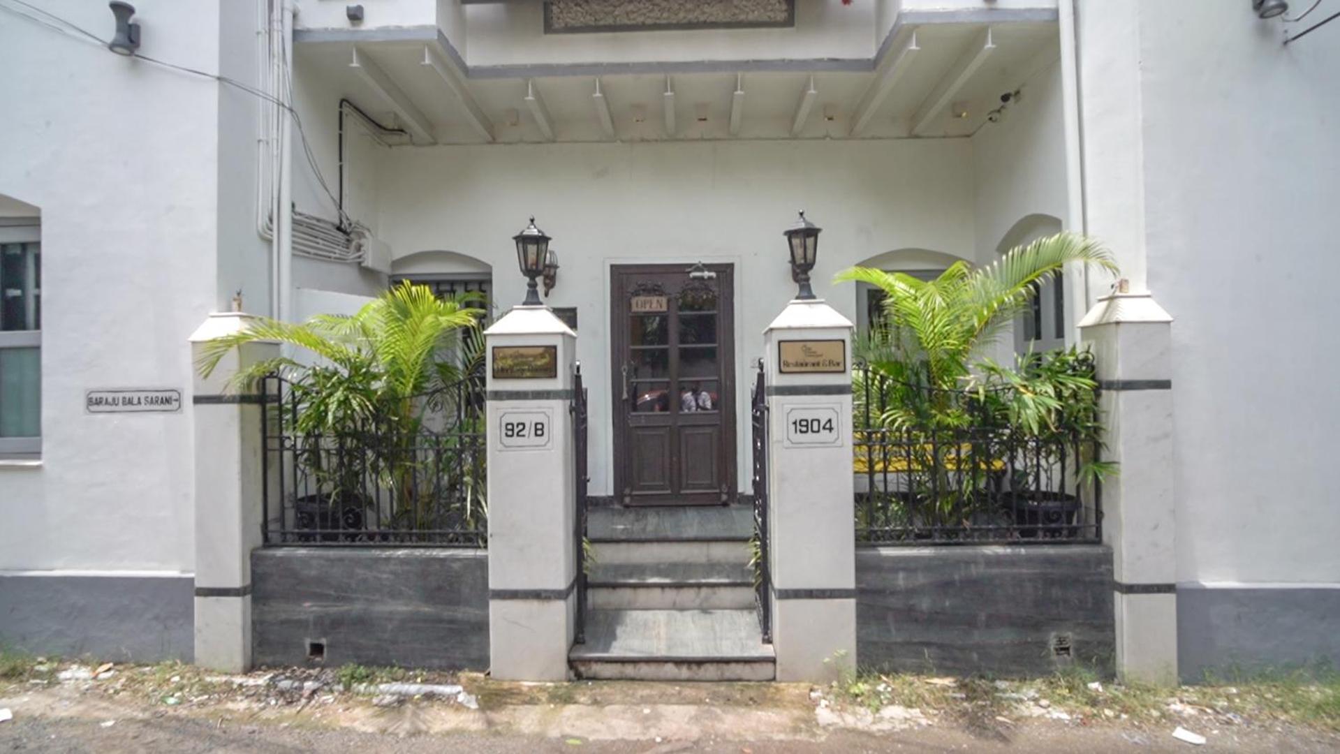 The Corner Courtyard Hotel Kolkata Exterior photo