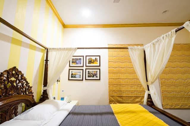 The Corner Courtyard Hotel Kolkata Exterior photo